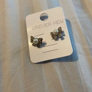 Forever new bow shape pearl accented earrings NWT
